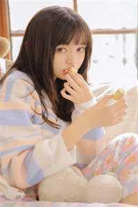 穿成明君心尖宠,众妃谄媚我开摆